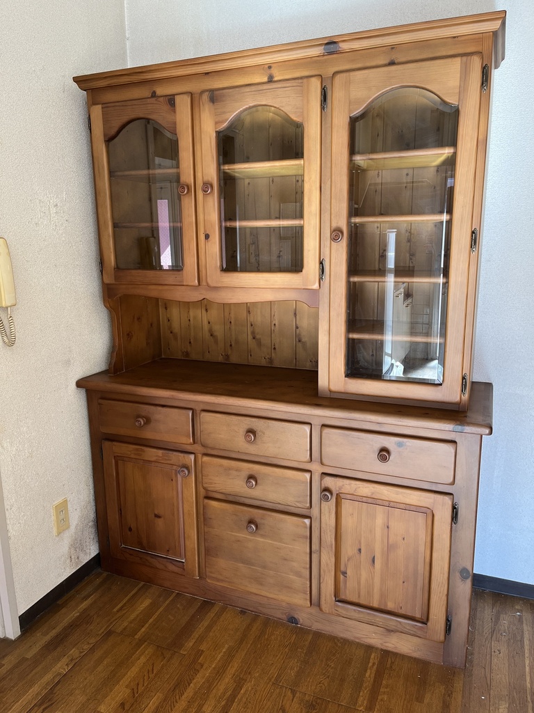 カップボード　左下段つまみ1部欠品